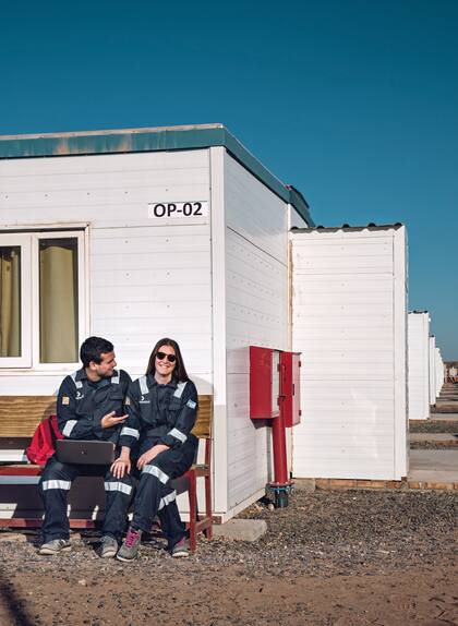 Pablo Escudero (33) y Sofía Iturrioz (28) se casaron en 2016 y se mudaron a Neuquén. Ambos trabajan en Vaca Muerta: él es jefe de Sistemas y Comunicaciones; ella, analista de sistemas