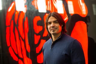 El hijo de la viuda de Sandro muestra su castillo y cuenta secretos del ídolo