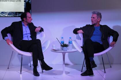 Pablo Gianera entrevistó ayer a Pauls en el stand de LA NACION de la Feria Internacional del Libro