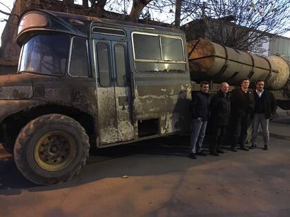 Pablo Jacquier, creador del Bondy Trak, Juan Linari, director de Lechería de Buenos Aires, Alejandro Sammartino, subsecretario de Lechería, y el intendente de Puan, Facundo Castelli