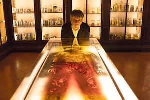 Ciencia, arte e historia se trenzan de forma inesperada al fuego del argentino Pablo La Padula