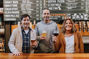 La historia de la cervecería artesanal que empezaron tres amigos y que si hace falta les da una mano a los rivales