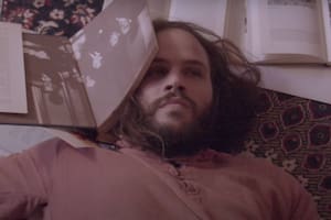 El ídolo teen de Casi Ángeles que abandonó la fama para convertirse en músico y poeta