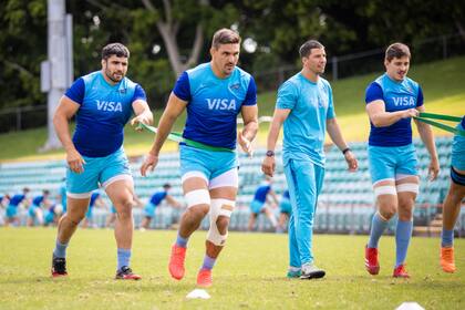 Pablo Matera, en el centro de la escena y como capitán de los Pumas en el último entrenamiento