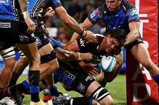 El rugbier argentino que brilla en el exterior, no para de cosechar elogios y también marca tries