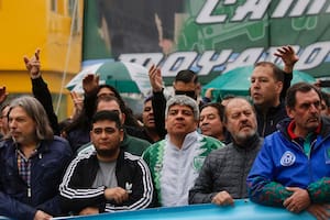 Pablo Moyano logró sumar al paro del transporte a los gremios universitarios, de la AFIP y a la UTEP, con quienes se movilizó en rechazo al veto de Milei a la ley que preveía un aumento a los jubilados