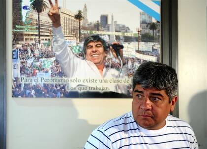 Pablo Moyano y su padre Hugo son los principales dirigentes de Independiente