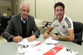 Los memes del falso pase de Pablo Pérez a River