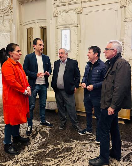 Pablo Petrecca, el segundo a la izquierda, intendente de Junín y figura de Somos Buenos Aires