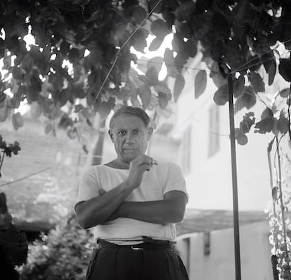 Pablo Picasso en el Hotel Vaste Horizon, Mougins, c. 1937