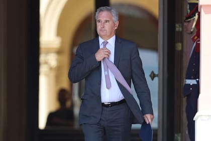 Milei encabezó en la Casa Rosada la primera reunión con su nuevo gabinete: Adorni por Francos y Santilli por Catalán - Image 2