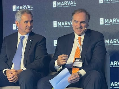 Pablo Quirno, secretario de Finanzas, y Roberto E. Silva (h), presidente de la Comisión Nacional de Valores (CNV)