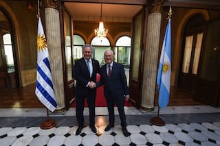 Uruguay se comprometió a analizar la relocalización de una polémica planta industrial