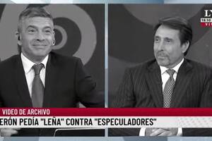 Pablo Rossi y Eduardo Feinmann en blanco y negro luego de ingresado a "La dimensión desconocida" para asistir a un acto del general Juan Domingo Perón