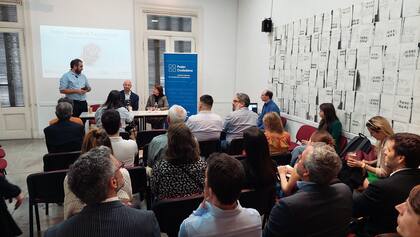 Pablo Secchi, director ejecutivo de Poder Ciudadano, Edgardo Litvinoff por RUIDO y Nadia Barrozo de la Fundación Naumann durante la presentación del Indice de Transparencia.