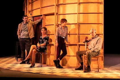 Pablo Seijo, Susana Pampín, Alejandra Flechner y Horacio Acosta en La obra, la que estrenaron hace unos años, luego de Los años, en Europa que se presentará en el Teatro Alvear