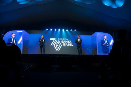 Pablo Sibilla, presidente y CEO de Renault Argentina, junto a André Pinto, director de la planta.