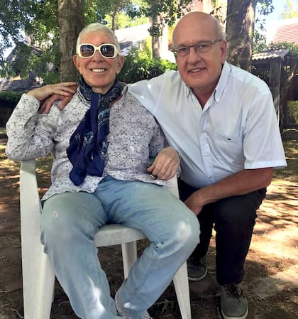Pablo Sirvén con Carlos Perciavalle, en su casa de Laguna del Sauce