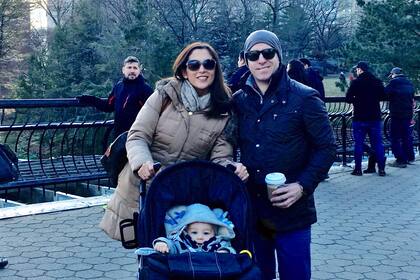 Pablo, su mujer y su hijo Martín, quien nació en Nueva York.
