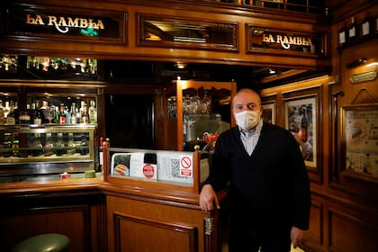 Pablo Suárez, propietario del restaurante La Rambla, que cerró por la crisis económica desatada por la pandemia del coronavirus; "cada 15 días se modifican las reglas de juego", asegura