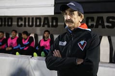 El fin de una era de 15 años para “Don Ramón”, el DT del bigote inconfundible que vive en un estadio