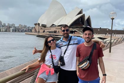 Pablo y Agustina se conocían de Córdoba, pero en el vuelo se hicieron amigos de Nino