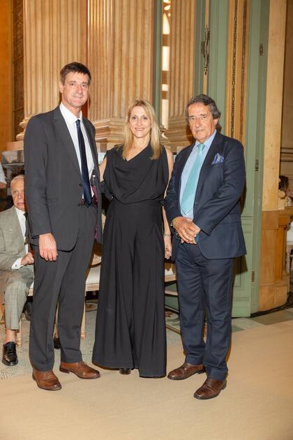 Pablo y Andrea San Martín junto a Julio Suaya