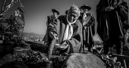 Severo en nacido en Cachi es encargado junto a su familia de conservar el ritual de la Pachamama