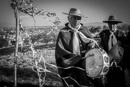 Severo Díaz, tiene 68 años y continúa con el legado que le dejó su madre