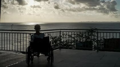 Pacientes como Ayrton dos Santos Pinheiro, de 90 años, asegura que cuando llegó al hospital sus "fuerzas se renovaron"