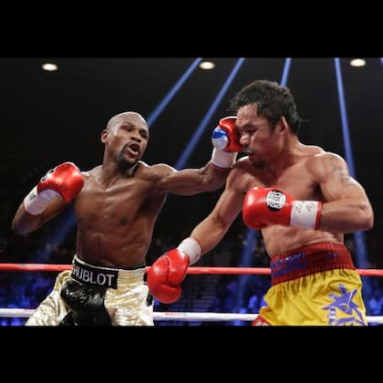 Pacquiao y Mayweather se enfrentaron por primera vez en 2015 (X @FloydMayweather)