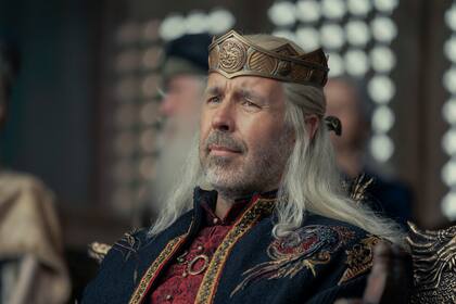 Paddy Considine como el rey Viserys Targaryen en una escena de la serie La casa del dragón