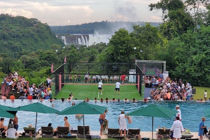 El pádel también se juega en las inmediaciones de las Cataratas del Iguazú