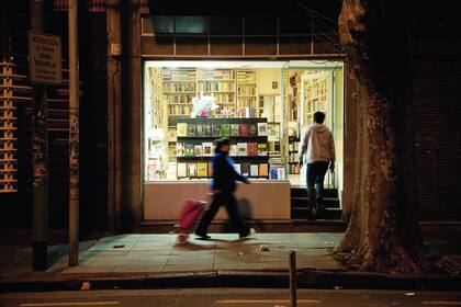 Padilla al 800. Poco dice este local a la calle de lo que suele pasar en su interior