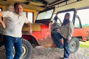 Padre e hija con el proyecto terminado