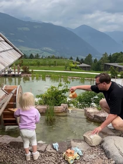 Padre e hija se divirtieron jugando al aire libre (Foto: Instagram @danielachristiansson)