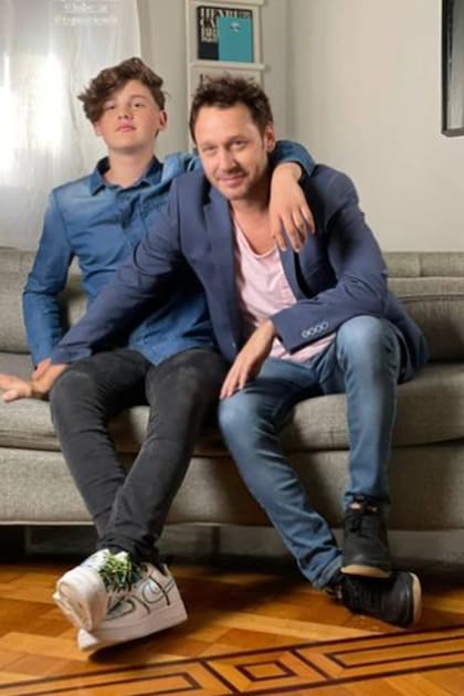 Padre e hijo: Bautista Vicuña, el hijo mayor de Benjamín y Pampita Ardohain, debutó frente a cámara