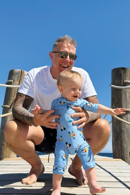Padre e hijo, felices. “Beltru
es un bombón muy amoroso que
roba sonrisas permanentemente”,
dice Alejandro, orgulloso