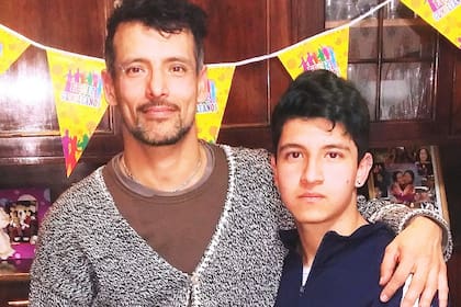 Padre e hijo, juntos, en el festejo de cumpleaños número 16 de Wolfgang, una semana antes del robo