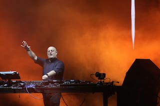 Padre Guilherme, el cura DJ, hace bailar a miles en Buenos Aires durante homenaje al papa Francisco