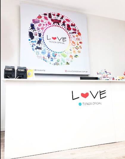 Padres y bebés cumplen sus necesidades en Tienda Love