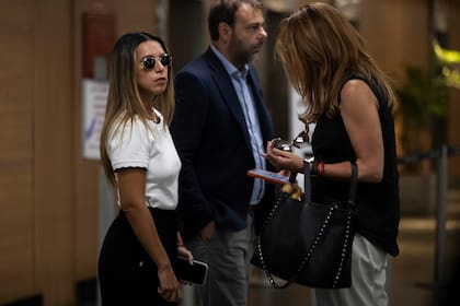 Páez junto a su abogada, Carla Junqueira