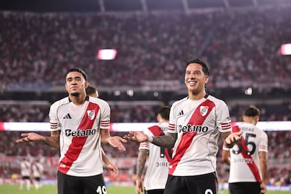 Páez y Sebastián Driussi, con el mismo gesto festivo, después del gol que entre ambos le hicieron a Carabobo; el segundo sería titular, y el primero...