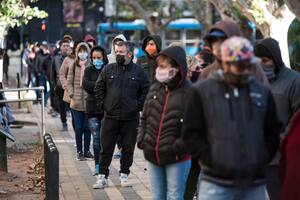 Pagan en Rosario a los primeros beneficiarios del IFE Ingreso Familiar de Emergencia, en las sucursales del correo Argentino
