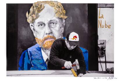 María Victoria Alcaraz, directora general del teatro, procuró poner el foco en "los secretos de los oficios que se transmiten de boca en boca y hacen posibles las grandes producciones", así como "la creatividad silenciosa que se plasma en los talleres"