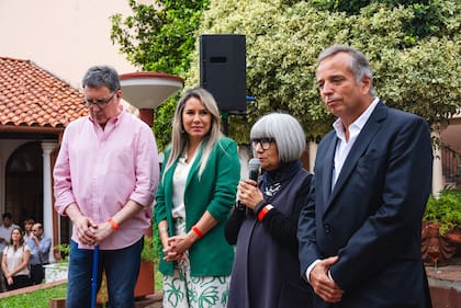 Palabras de bienvenida en la Manzana de la Rivera, Asunción; de izquierda a derecha: Félix Toranzos, Angie Duarte de Mellillo, Adriana Almada y Diego Costa Peuser