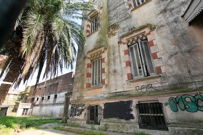 Fue construida entre 1879 y 1882 por el arquitecto Joaquín Mariano Belgrano, descendiente del prócer Manuel Belgrano
