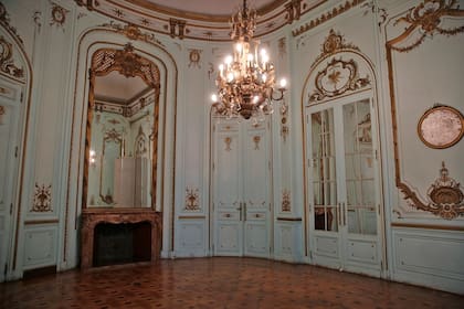 José C. Paz viajó a Europa y le encargó al prestigioso arquitecto francés Henri Sortais la construcción de su mansión