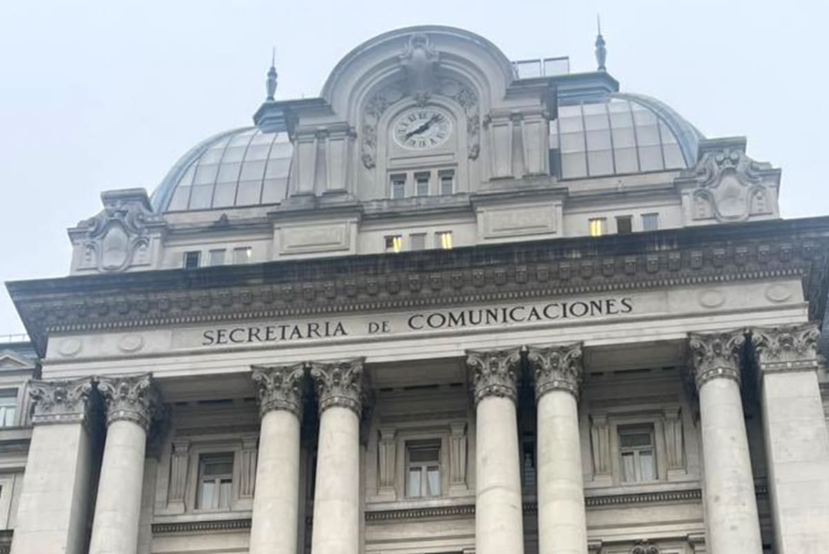 Quitaron el cartel de “Centro Cultural Kirchner” del Palacio Libertad