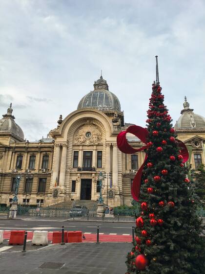 Palacio CEC, edificio histórico conocido por ser la sede del antiguo banco estatal en Bucarest, Rumania. Fuente: Juan Landaburu